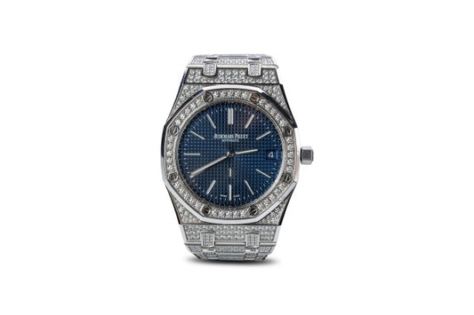 Audemars Piguet Royal Oak Jumbo Extra-Thin 16202BC.ZZ.1241BC.02 Crafted in 18-carat dazzling array of brilliant-cut diamonds